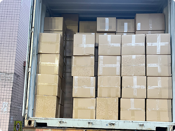 Équipe de R&D développant des gobelets pour nourrissons