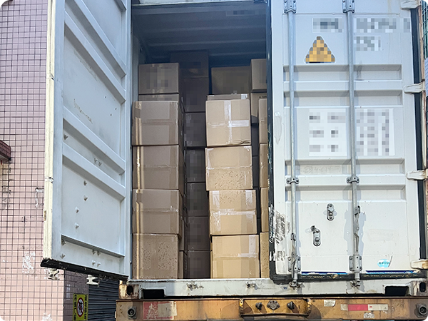 Équipe de R&D développant des gobelets pour nourrissons